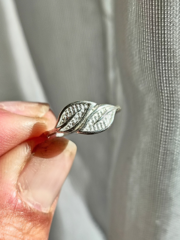Producto - (88793) Anillo Dos Hojas - Talle 14 - Plata