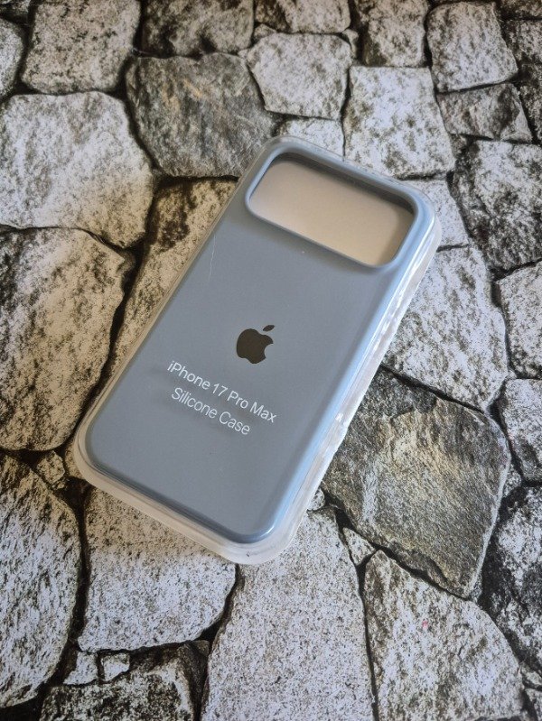 Producto - Funda silicone case logo Iphone 17 Pro Max celeste grisáceo