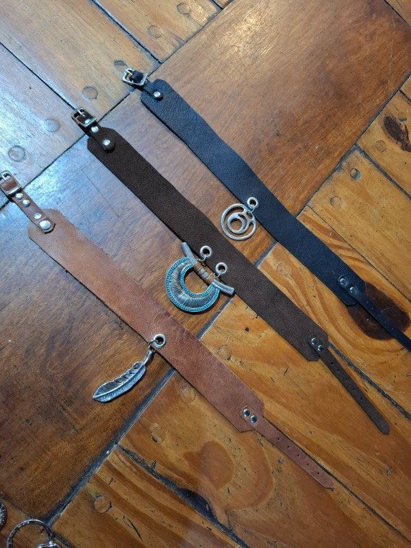 Producto - Choker cuero con dije