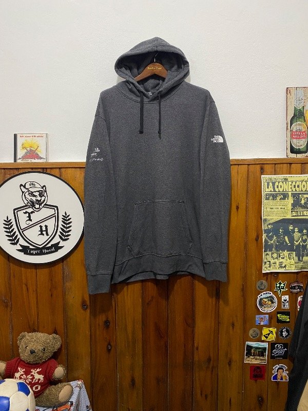 Producto - THE NORTH FACE CANGURO GRIS (XXL)