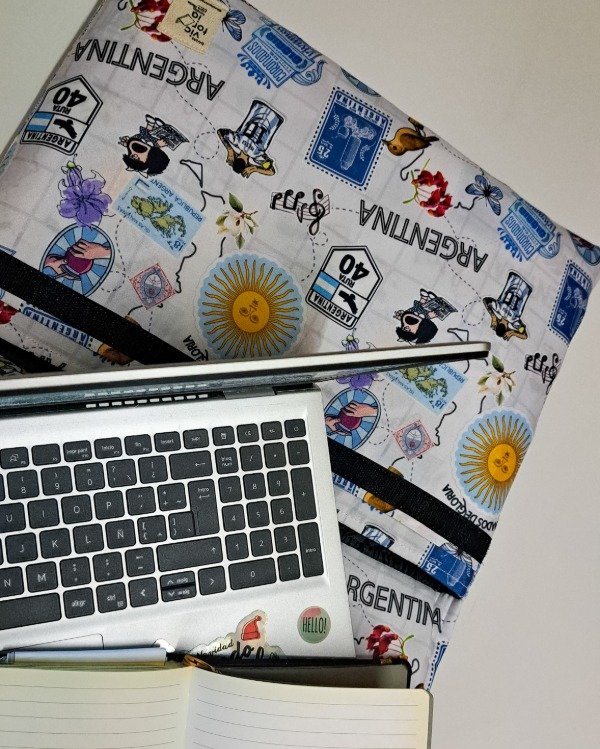 Producto - Funda para notebook Argentina IMPERMEABLE - 2