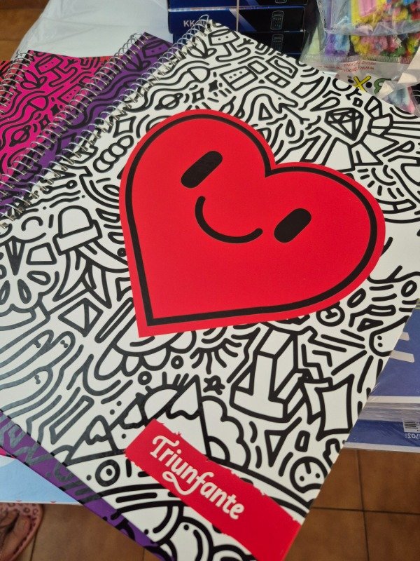 Producto - Cuaderno A4 Triunfante Tapa dura 100 hojas LINEA CORAZÓN