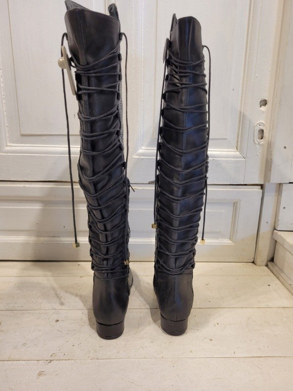 Producto - Botas VALDEZ bucarenas negras acordonadas Talle 39 - PRECIO: 140X - 1
