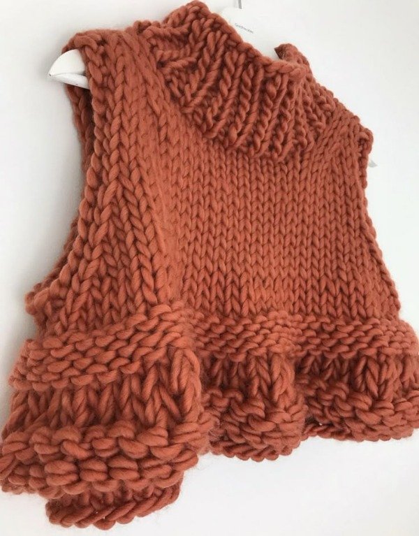 Producto - Chaleco de Lana Avellanada