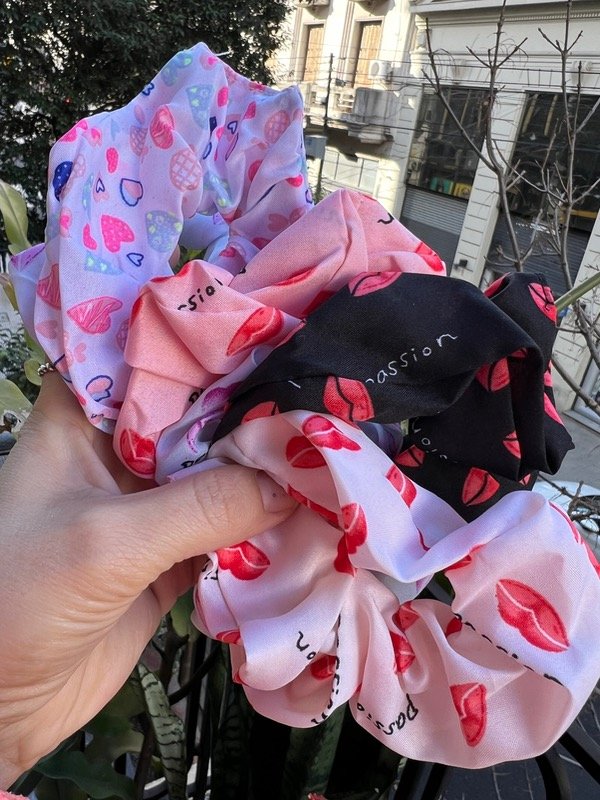 Producto - 4 colitas scrunchies besitos