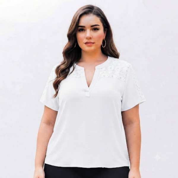 Producto - Blusa Crepe con Guipiur y cuello Mao. Talle 46/50 - 1