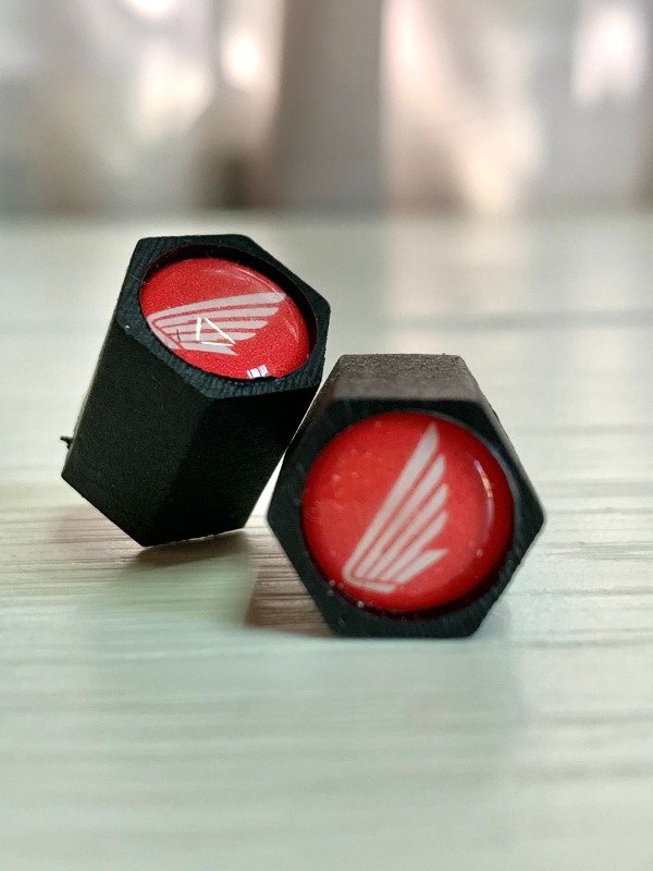 Producto - TAPA DE VÁLVULA CON LOGO