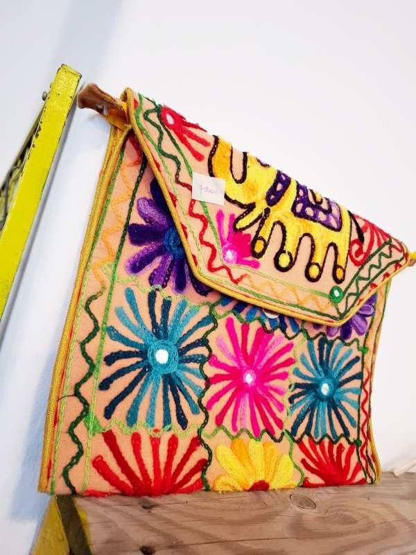Producto - Bolso de mano bordado - 1