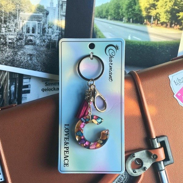 Producto - Llavero iniciales resina - Multicolor   -  Letra  C