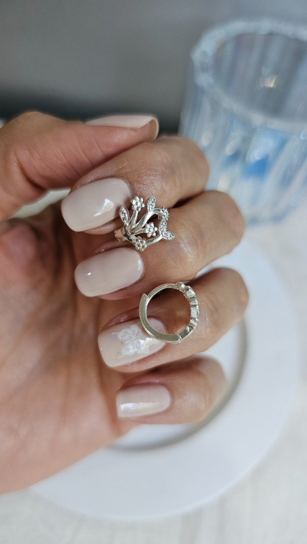Producto - Aros huggies ramita con flores 1,3cm. Plata