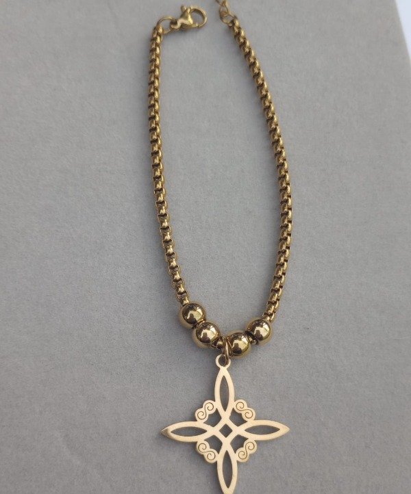 Producto - Pulsera Dorada con Nudo de Bruja