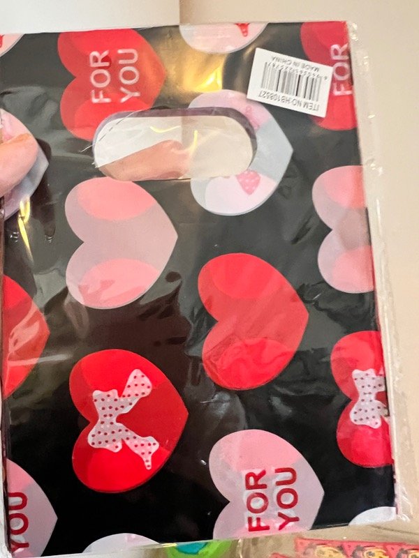 Producto - 100 bolsas 15x18 negra con corazones