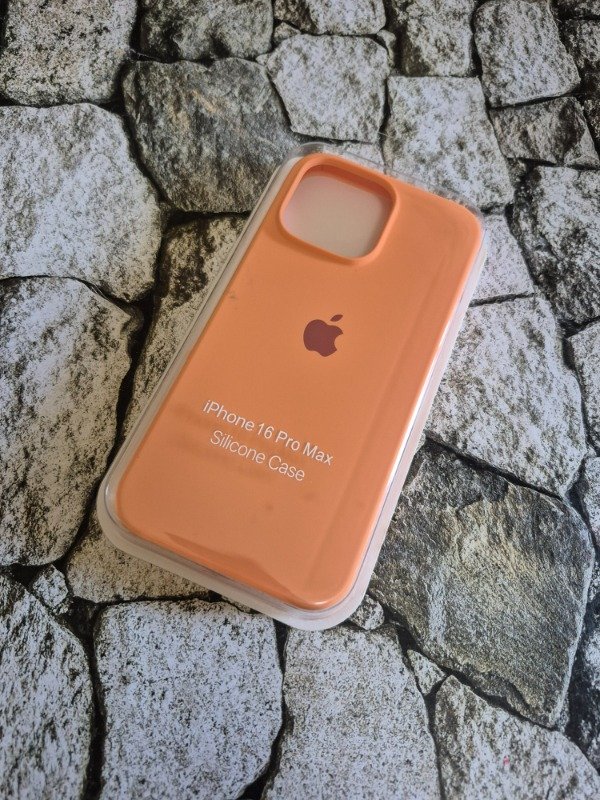 Producto - Funda silicone case logo Iphone 16 Pro Max naranja