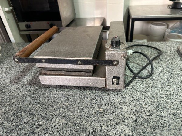 Producto - WAFFLERA ELECTRICA INDUSTRIAL #12101
