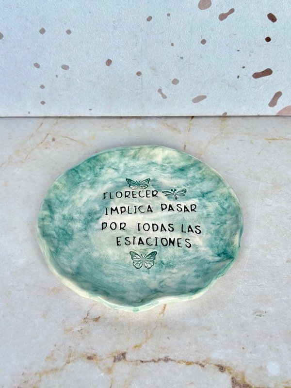 Producto - Plato artesanal - celeste rústico c/frase