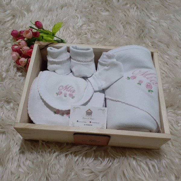 Producto - Ajuar 10 piezas nena bordado personalizado