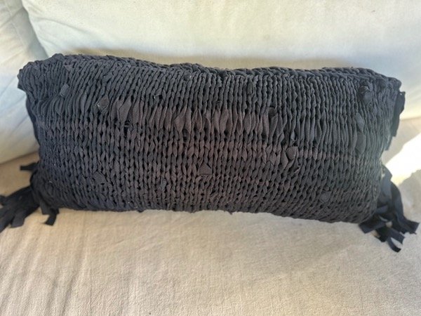 Producto - Almohadon cilindro negro