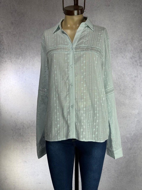 Producto - CAMISA INES CELESTE BORDADA CON BRODERIE IMPORTADA