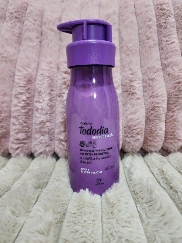 Producto - C8 S19 Crema para el cuerpo Mora y Flor de Durazno 400ml