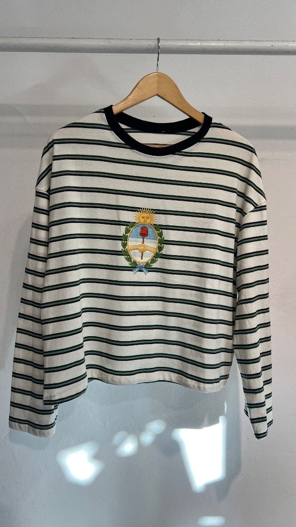 Producto - REMERA MANGA LARGA ESCUDO VERDE