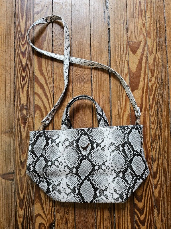 Producto - Cartera Reptil ByN