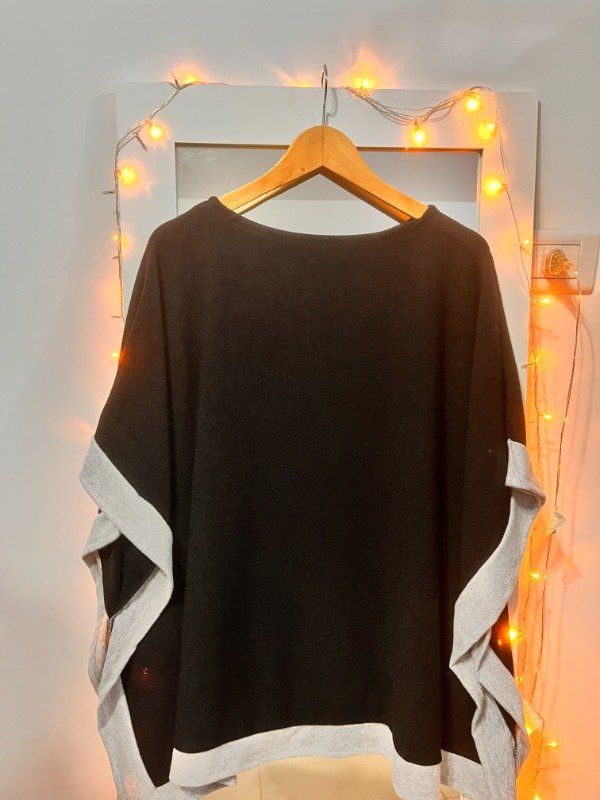 Producto - Ponchito Oversize Amplio Lanilla Negro Guarda Gris PROMO Transferencia 25.000
