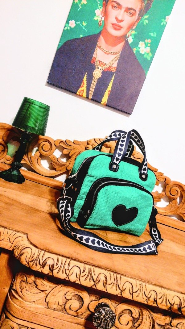Producto - BOLSO CORAZON DE CHAROL