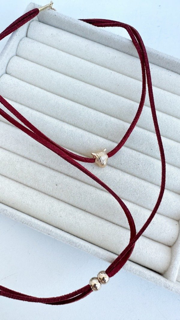 Producto - Corbatero doble de gamuza rojo