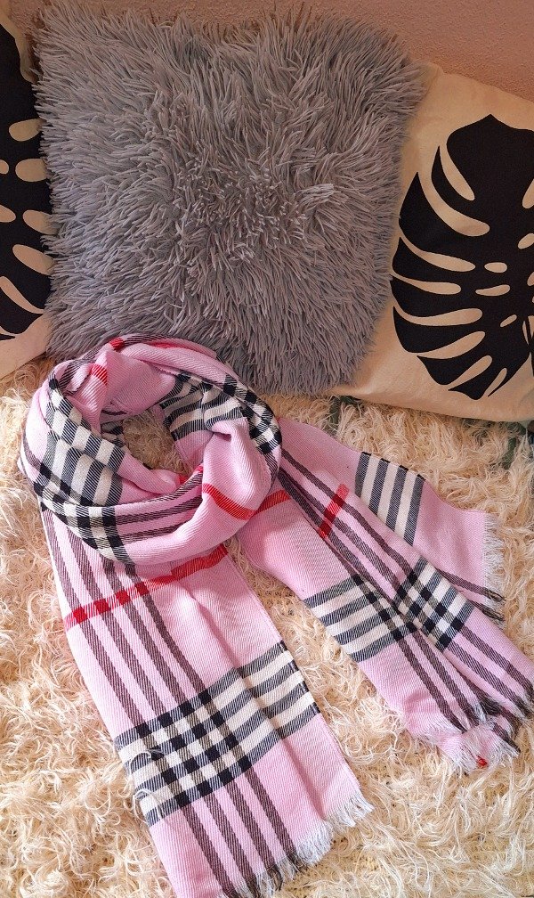 Producto - Ruana rosa, rojo, negro y blanco