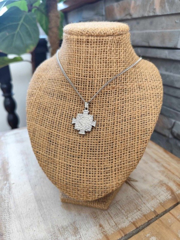 Producto - Collar cruz san benito modelo 2 . Acero quirúrgico.