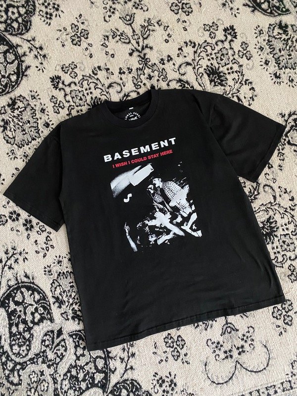 Producto - Remera Basement - Oversized o clásica - Unisex