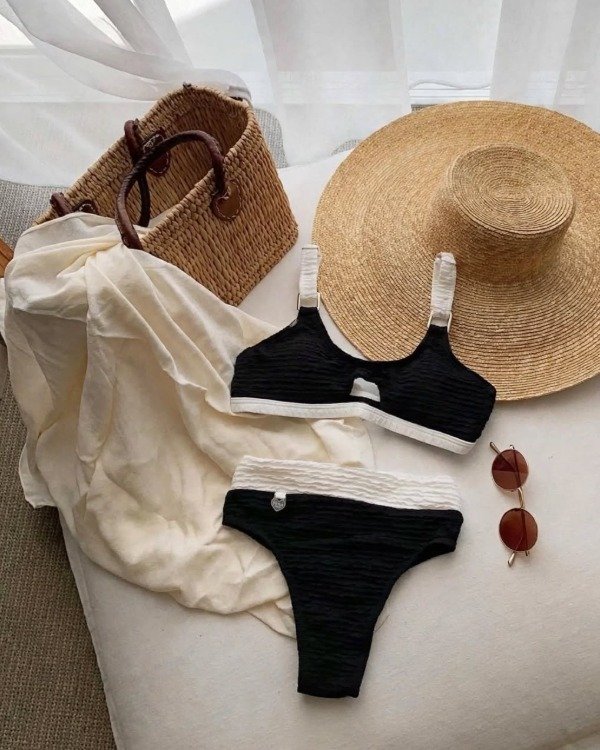 Producto - Bikini con top y colaless tiro alto texturada negra - Art Cala - 2