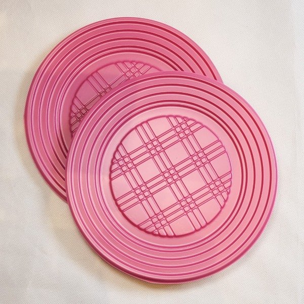 Producto - Platos plasticos chicos color fucsia 17x17cm x48un