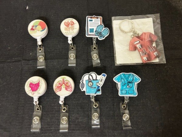 Producto - Porta credenciales tipo broche