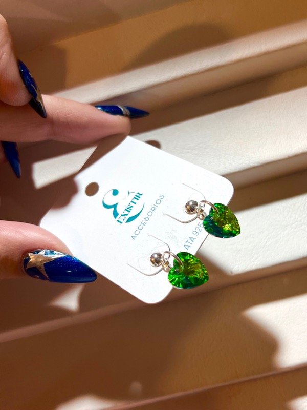Producto - Aros colgantes de cristal verde corazón