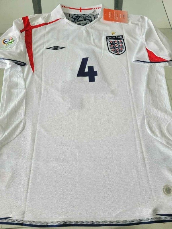 Producto - CAMISETA INGLATERRA IMPORTADA TITULAR RETRO 2006 #4 GERRARD