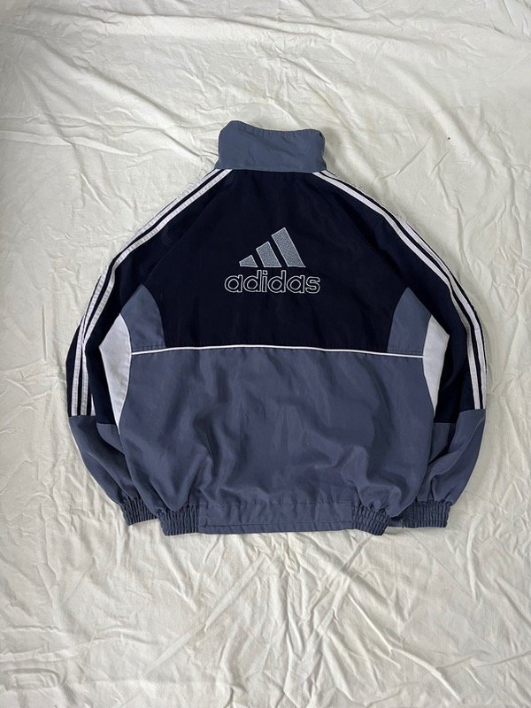 Producto - BIG LOGO ADIDAS VINTAGE (T.L)