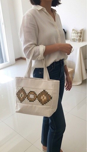 Producto - Cartera con detalle tejido - crudo, verde y mostaza