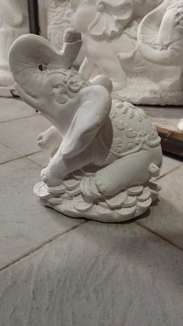 Producto - Elefante sentado en monedas 20cm