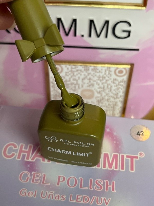 Producto - Esmalte charm limit moño oliva 42