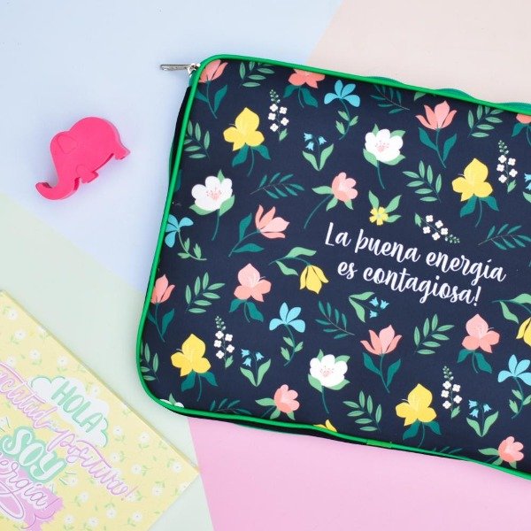 Producto - FUNDA NOTEBOOK LA BUENA ENERGIA ES CONTAGIOSA