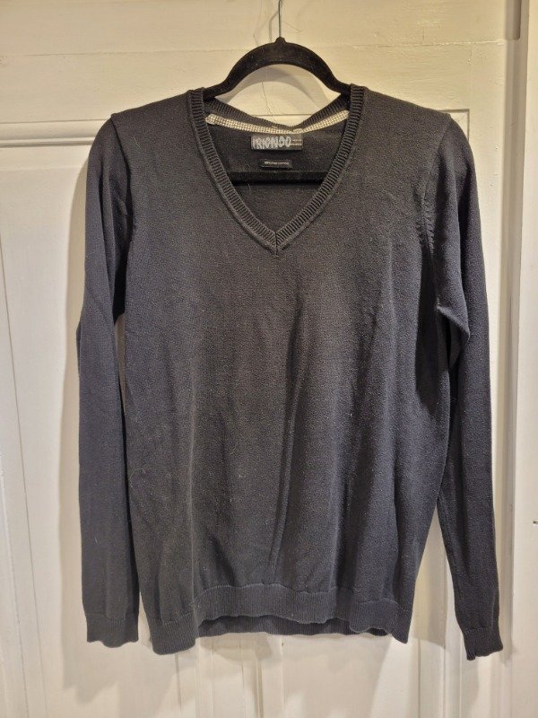 Producto - Sweater ZARA negro escote en v - Talle M - PRECIO : 44X