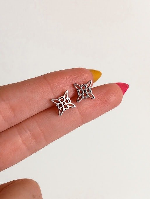 Producto - Aros miniatura nudo de bruja - Acero quirúrgico