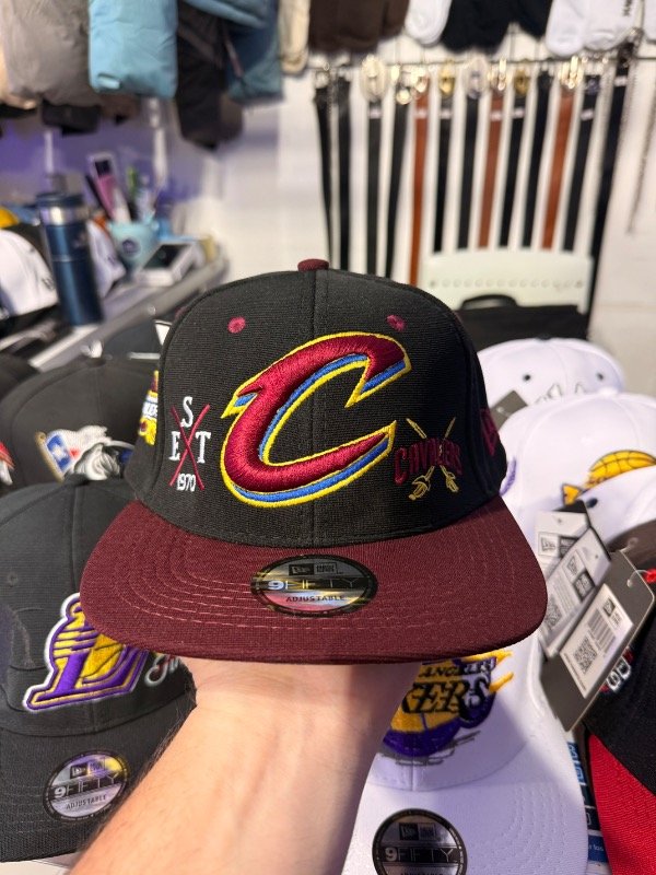 Producto - Gorra Cerrada Cleveland Black