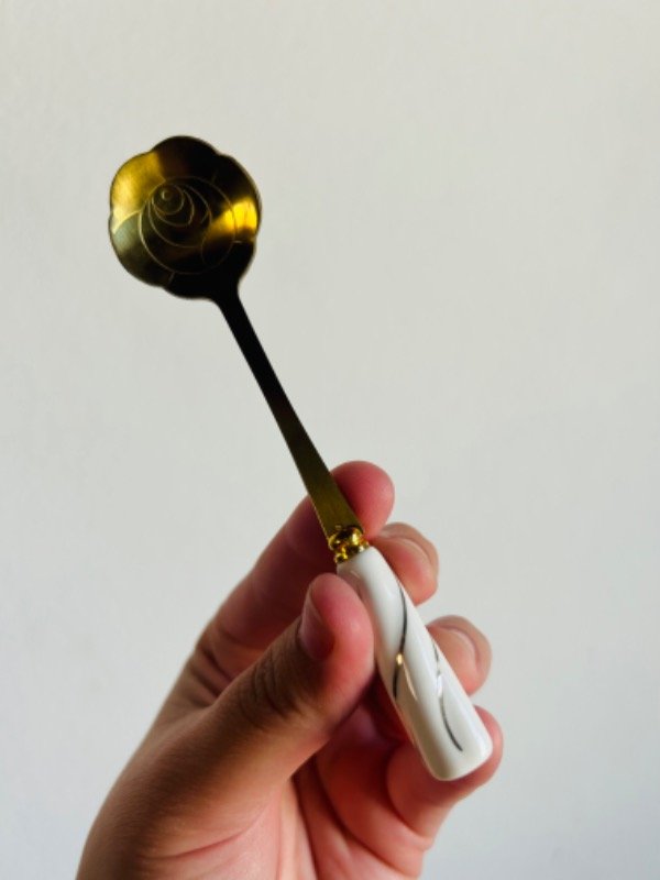 Producto - Cucharita flor con mango blanco
