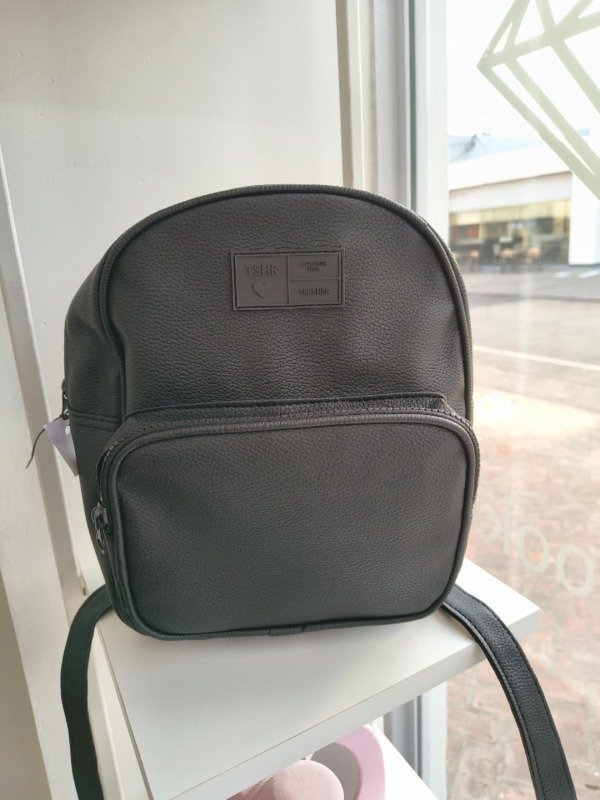 Producto - Mochila de cuero negra