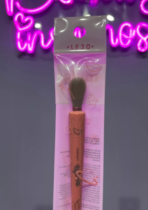 Producto - Brocha Melu para quitar exceso de polvo cromado