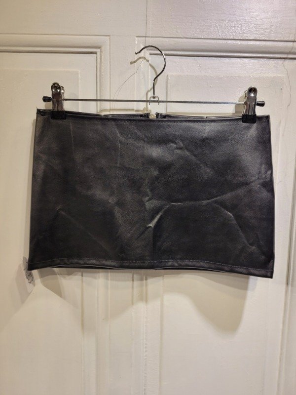 Producto - Falda ecocuero negra Nueva c/etiqueta Talle 16 años - PRECIO: 16X