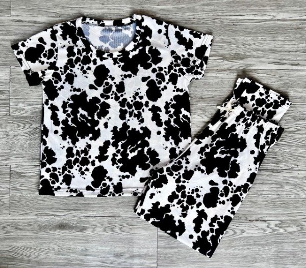 Producto - pijama moely dama, media estacion, blanco negro vaquita