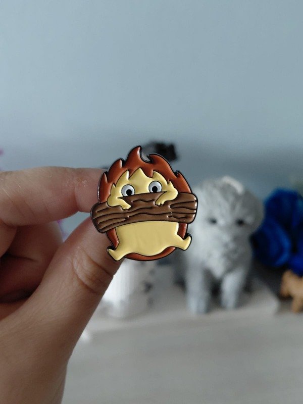 Producto - Pin metalizado - Calcifer de El castillo ambulante #2085